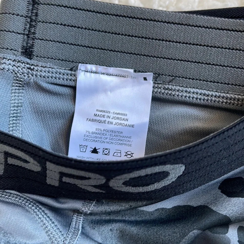 Nike Pro Mid-Length Workout Leggings - Picture 6 of 6